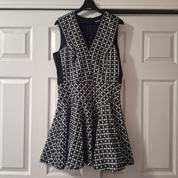 DKNY black & white Fit and Flare dress size 12 - Picture 1 of 10